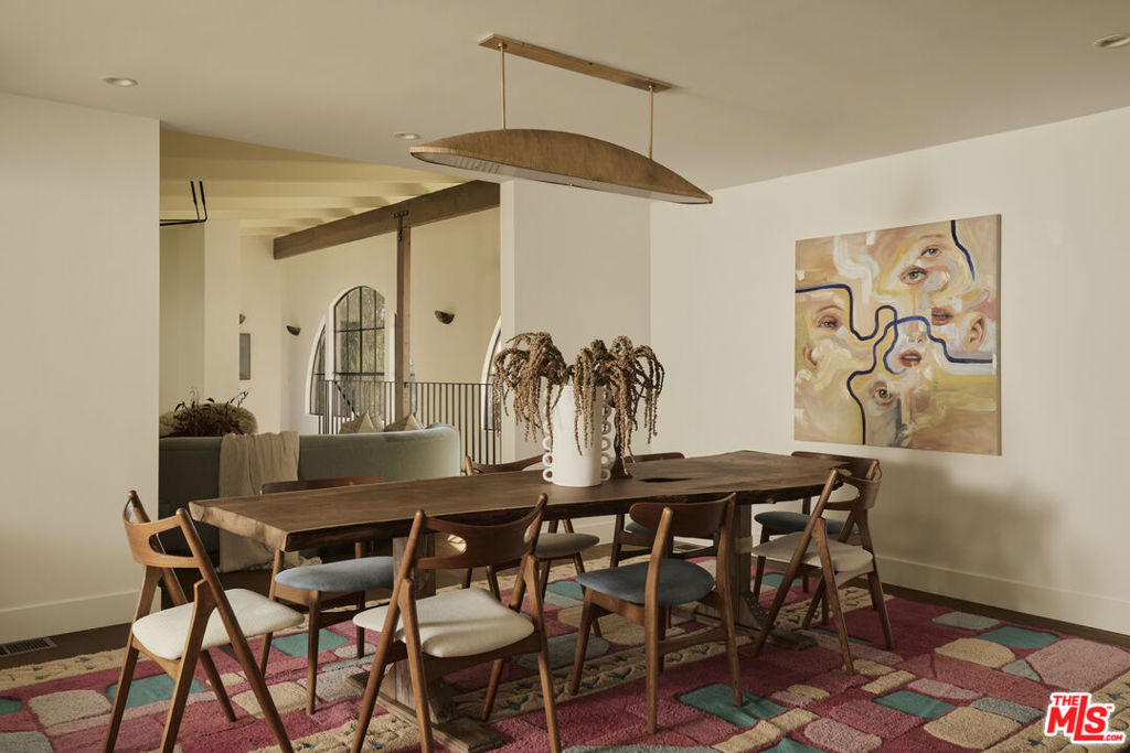 2039 N Gramercy Place