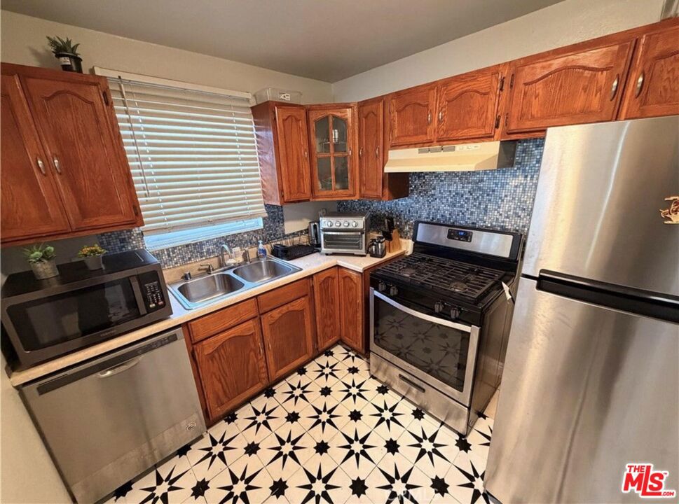 536 W 42nd Street