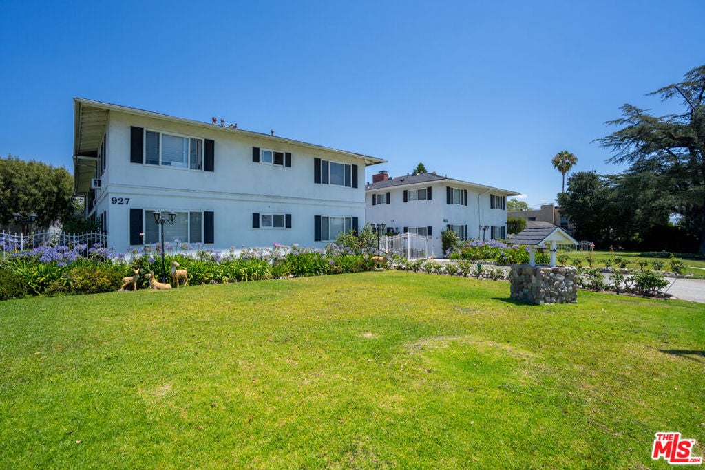 921 W Huntington Drive