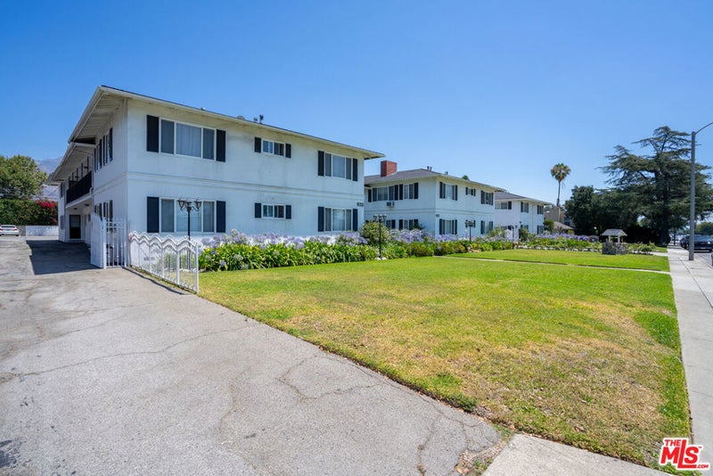 921 W Huntington Drive