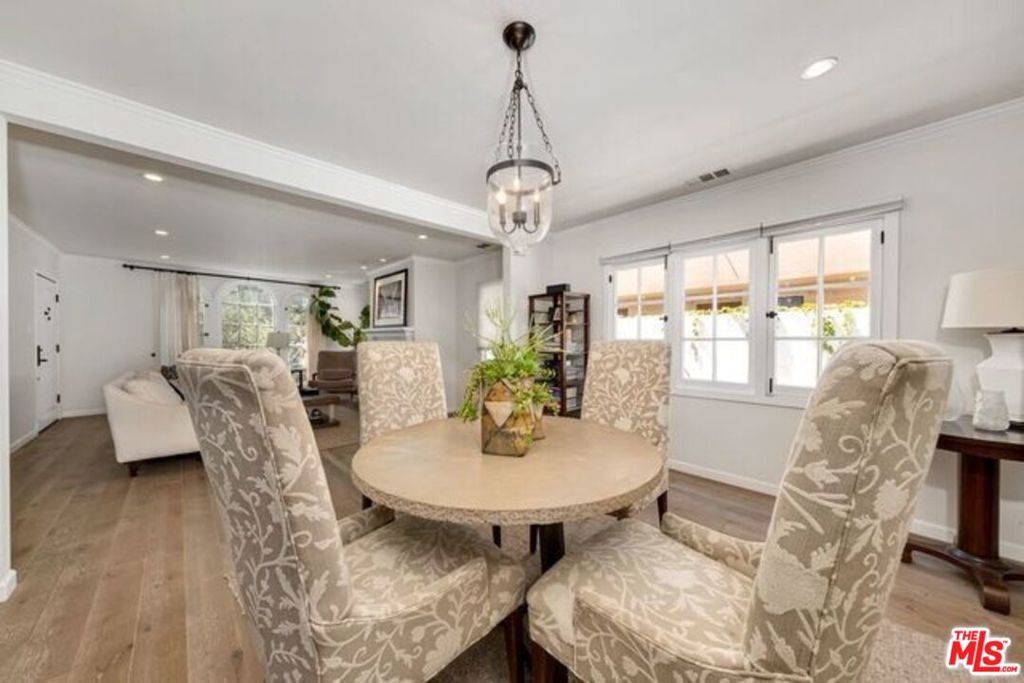 816 N Mccadden Place