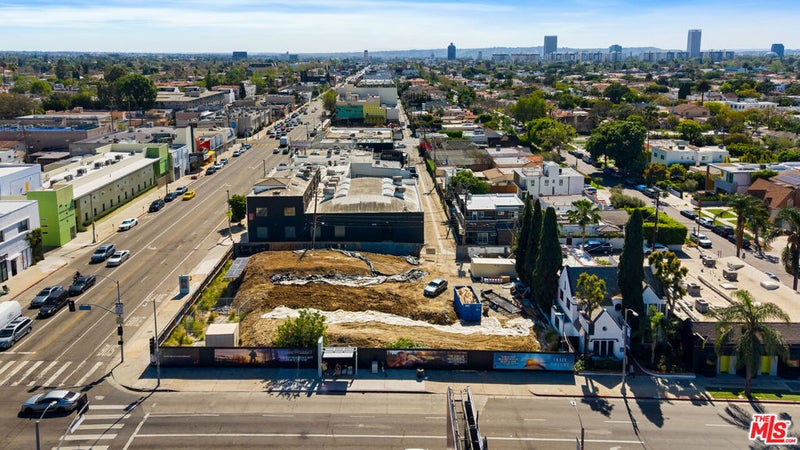 7100 - 7110 Melrose Avenue