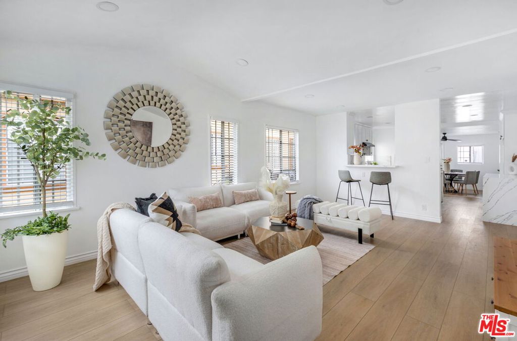 4137 W 58th Place