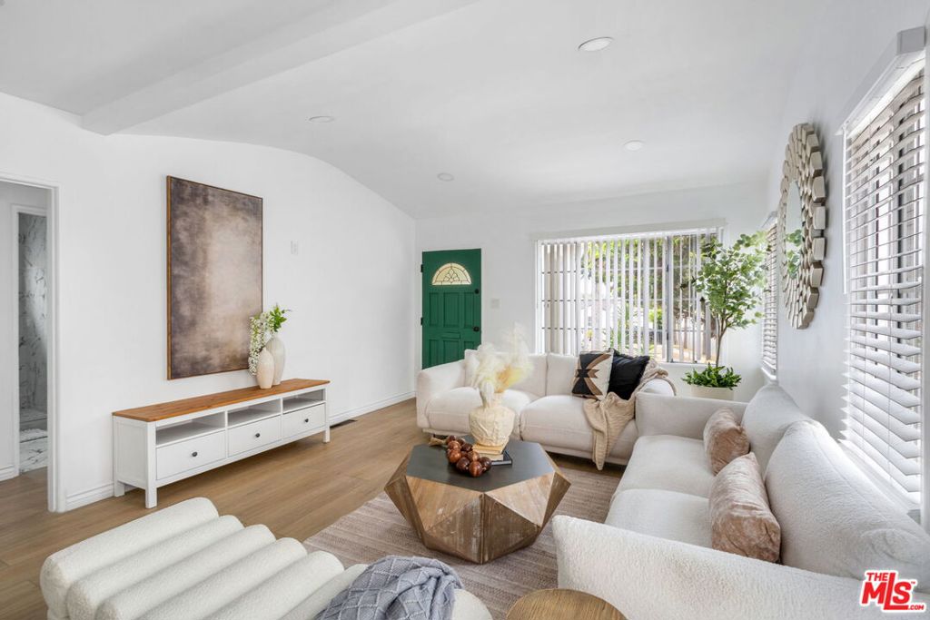 4137 W 58th Place
