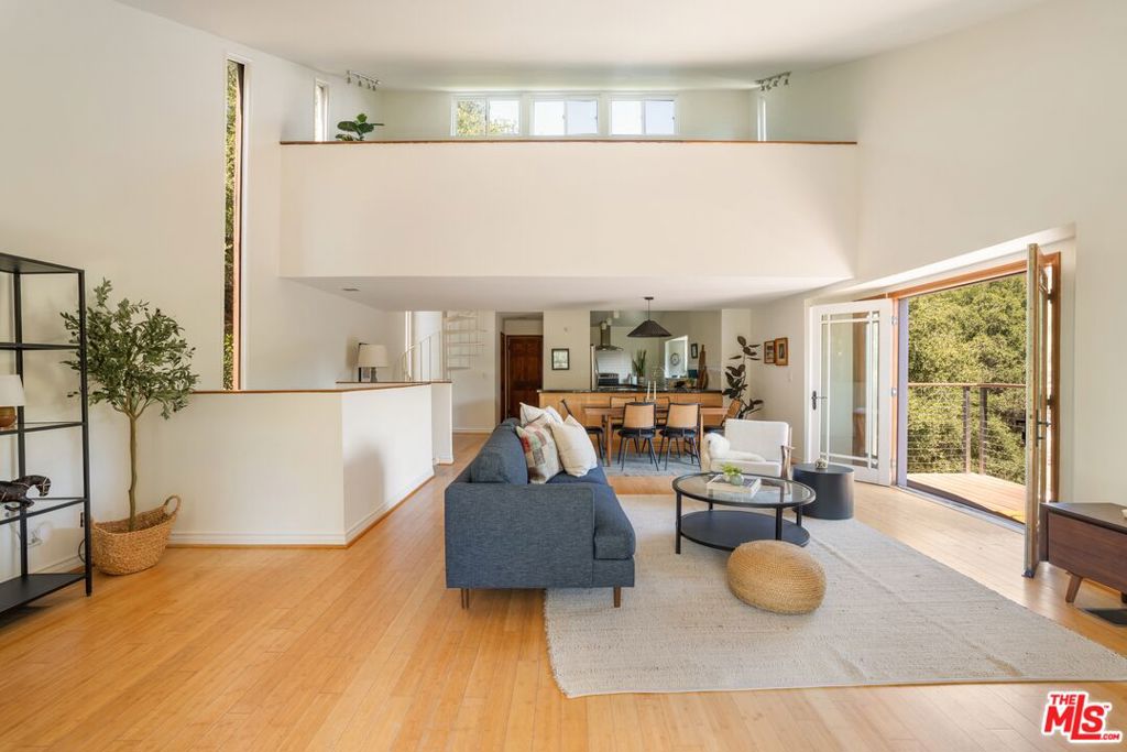 1310 N Topanga Canyon Boulevard