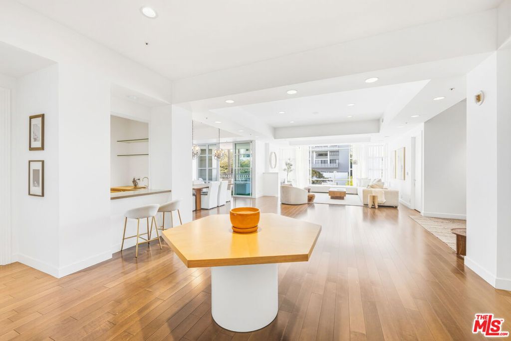 Properties 2 10380 Wilshire Boulevard 302