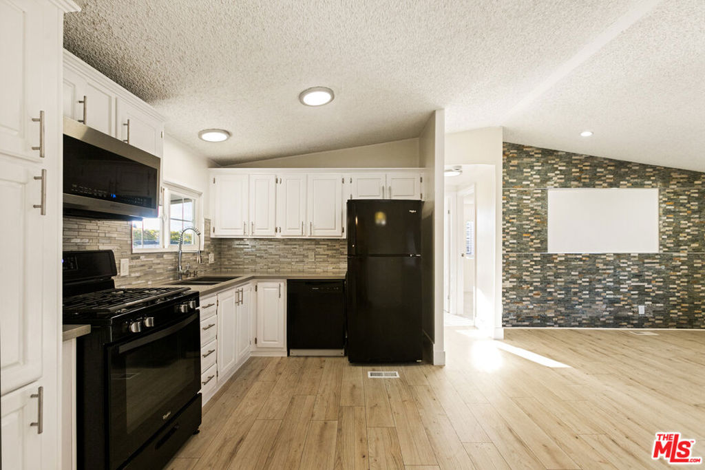 8250 Lankershim Boulevard 198