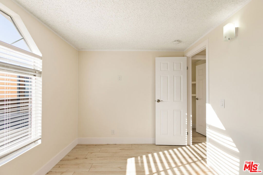 8250 Lankershim Boulevard 198