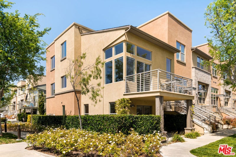 5449 Strand 101