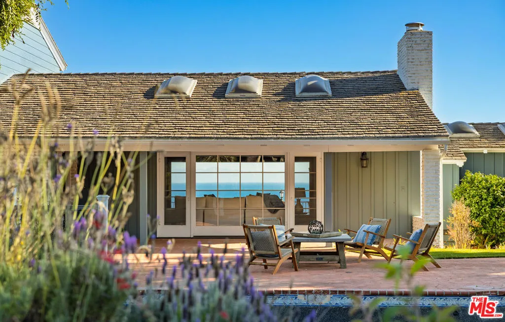 Santa Barbara, California 93110, United States, 5 Bedrooms Bedrooms, ,6 BathroomsBathrooms,Residential,Active,210270