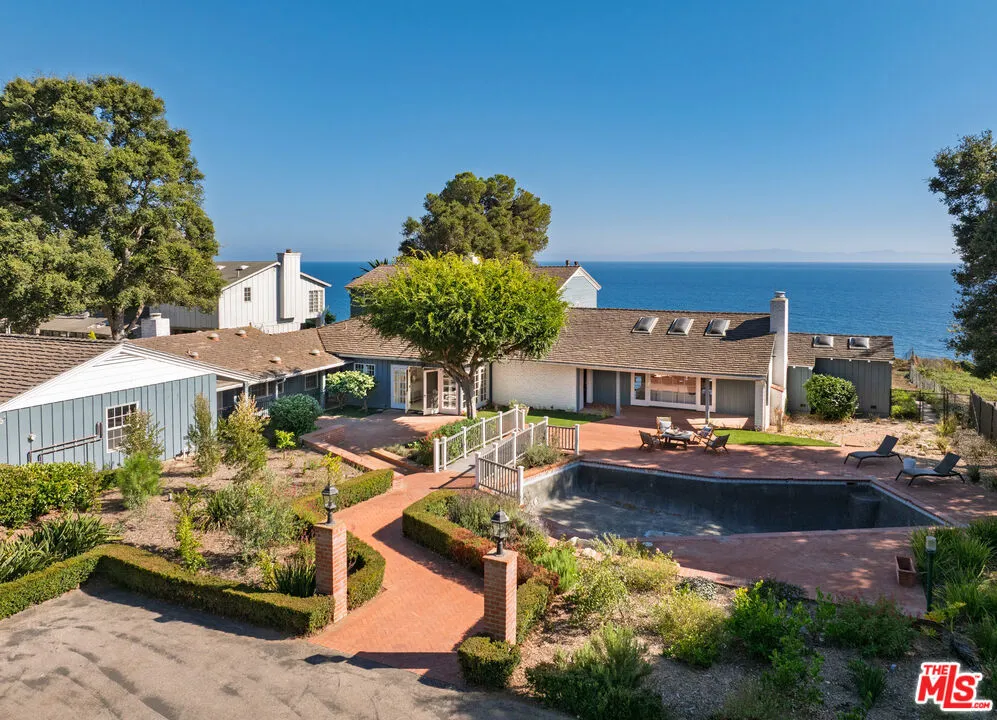 Santa Barbara, California 93110, United States, 5 Bedrooms Bedrooms, ,6 BathroomsBathrooms,Residential,Active,210270