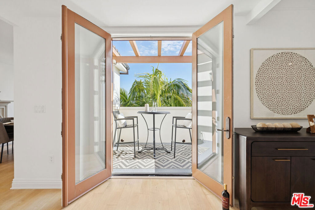 261 S Reeves Drive PH3