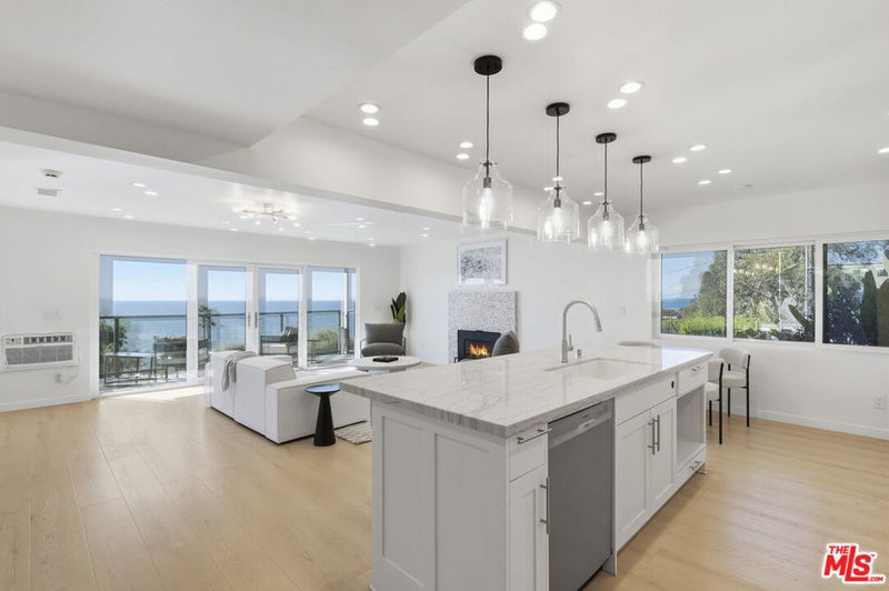 2442 S Coast Highway 3
