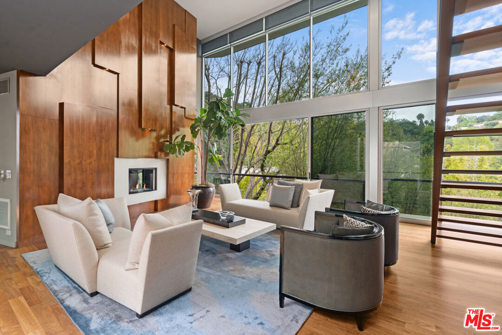 Properties 4 2207 Bowmont Drive