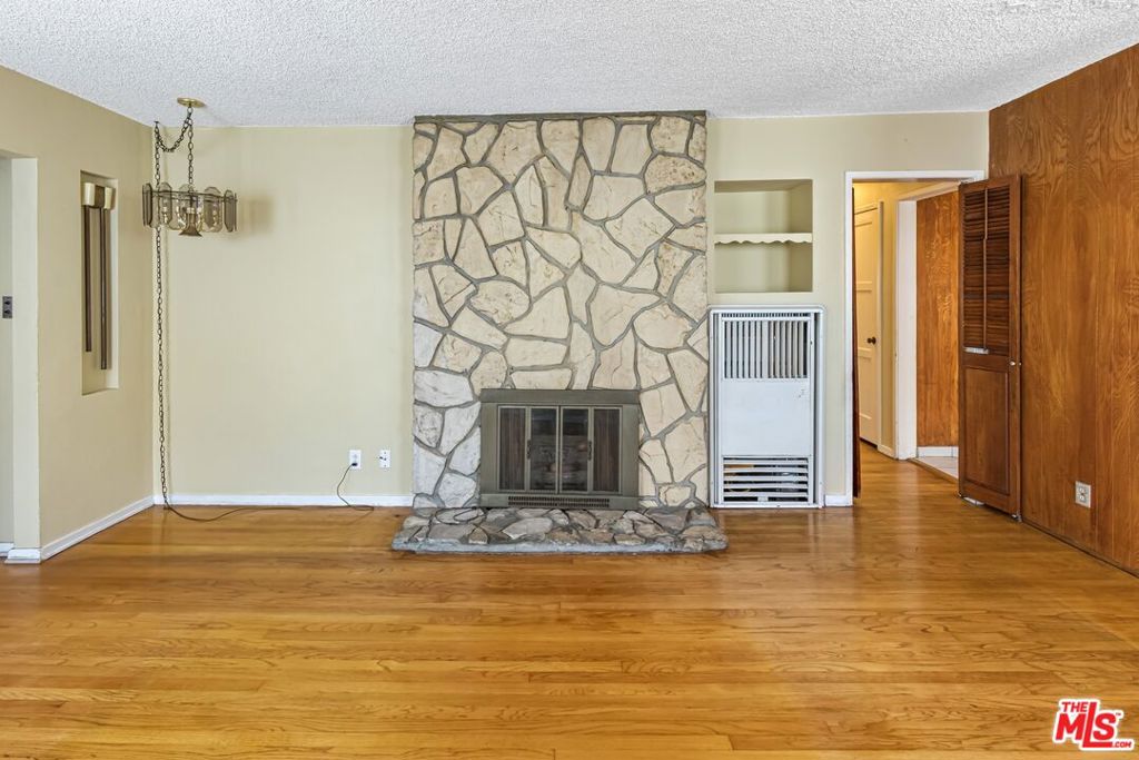 3833 Coolidge Avenue