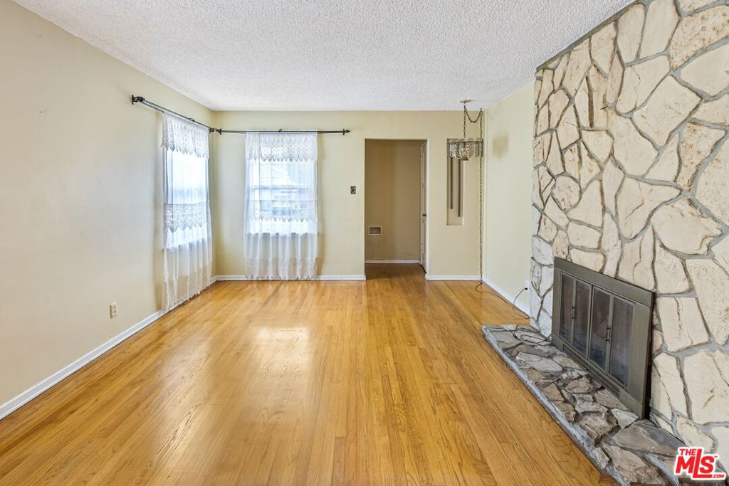 3833 Coolidge Avenue