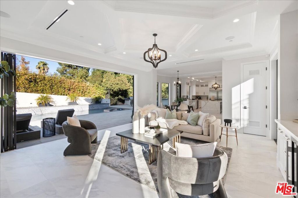 Properties 4 4351 Vanalden Avenue