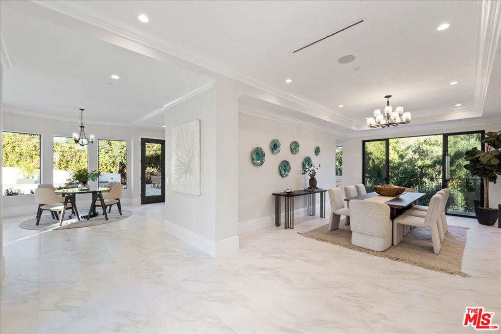 Properties 4 4351 Vanalden Avenue