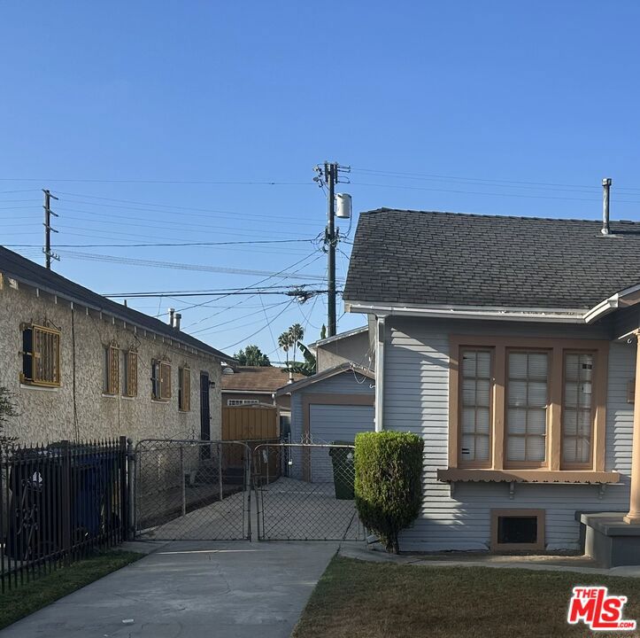 2418 Exposition Place