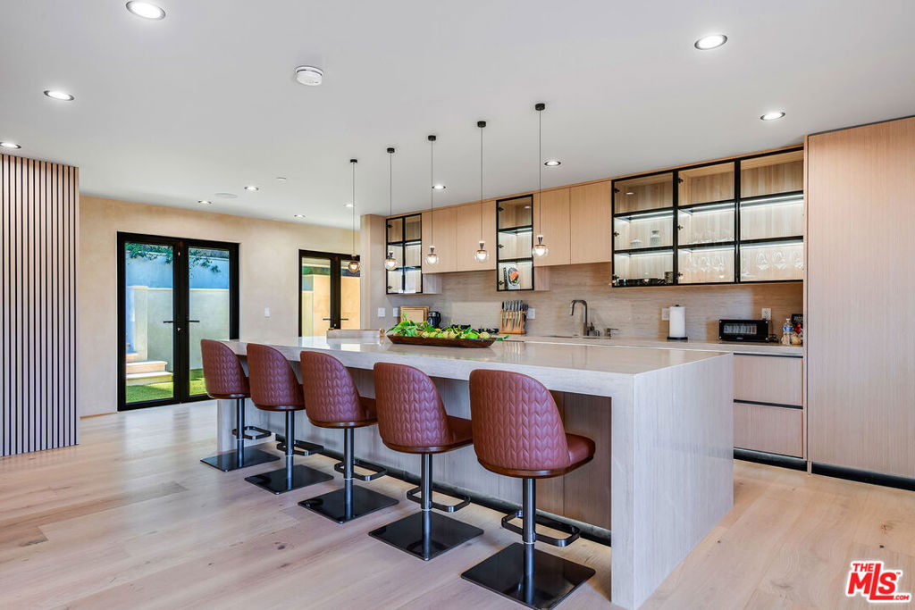 8721 Sunset Plaza Terrace
