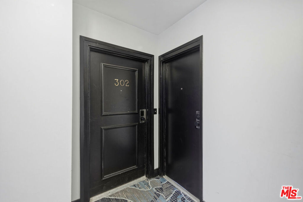 1121 N Olive Drive 302