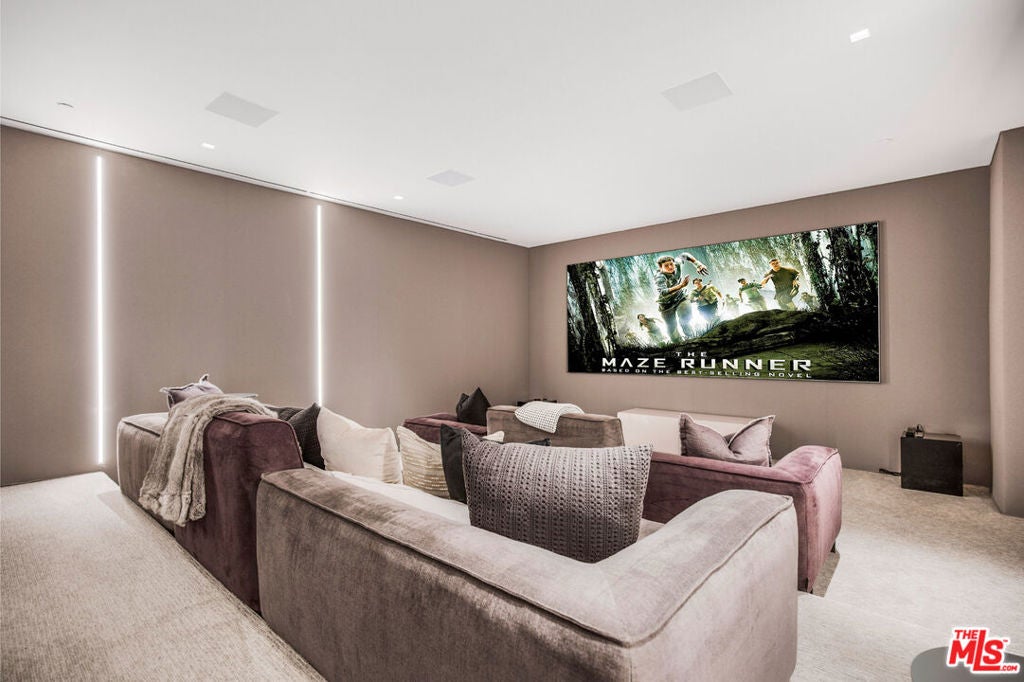 9255 Swallow Drive
