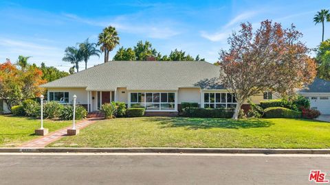 6900 Chisholm Avenue Lake Balboa CA 91406