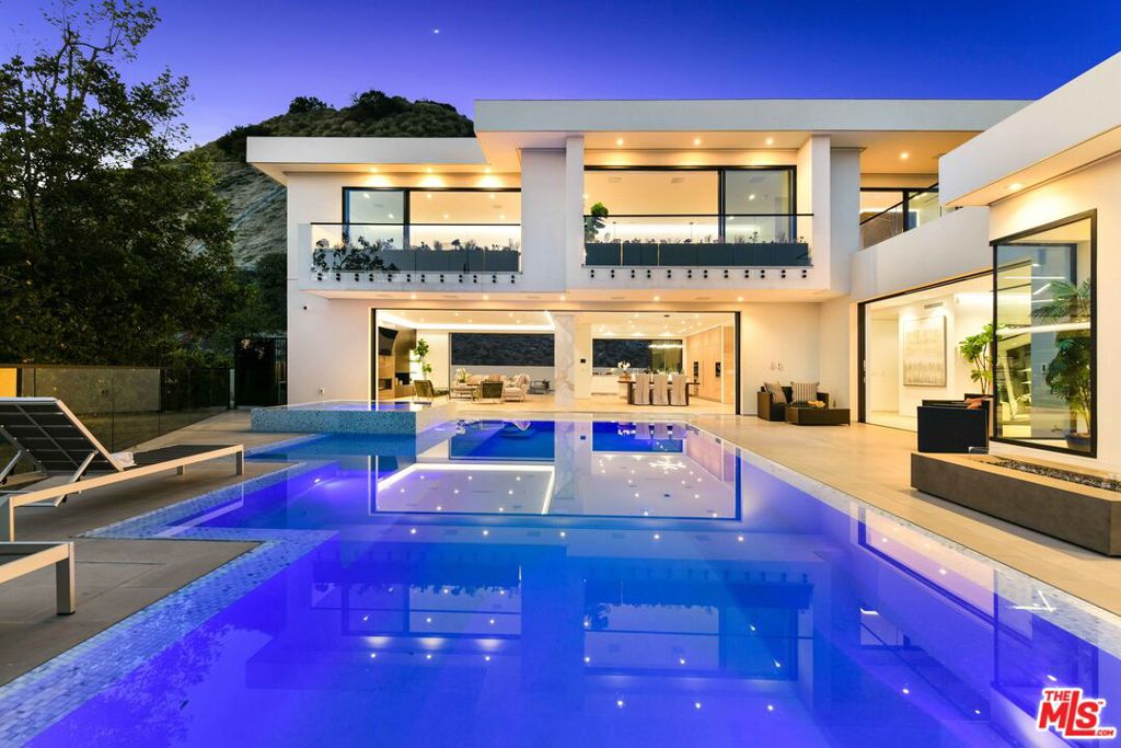 Properties 1 5107 Los Hermosos Way