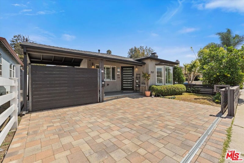 2522 S Bundy Drive
