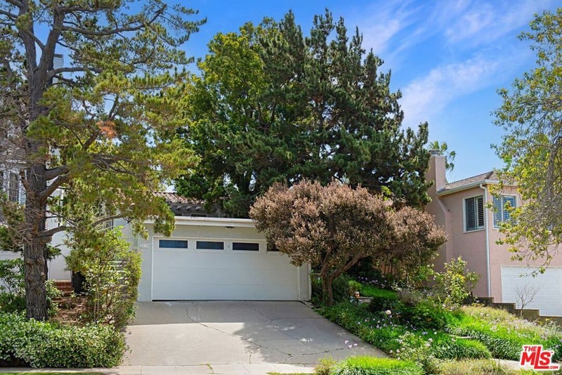 2138 Holmby Avenue