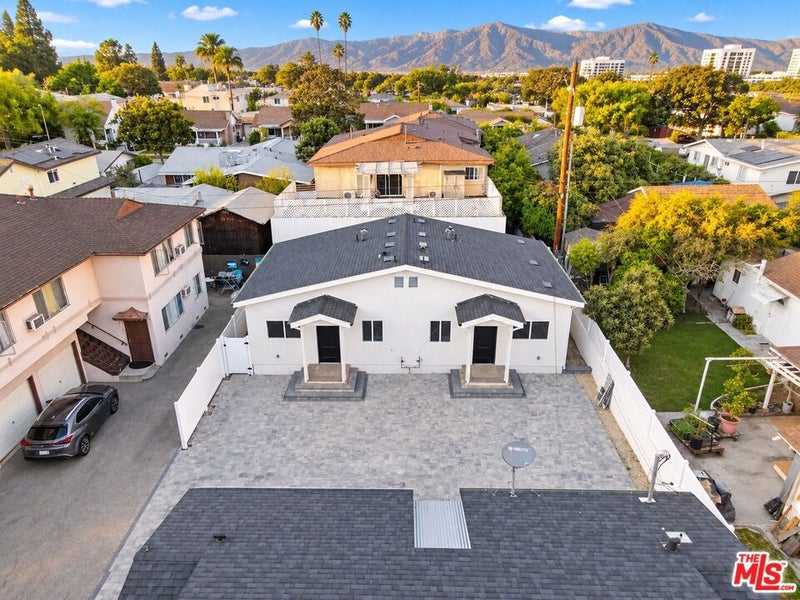 559 Oak Street