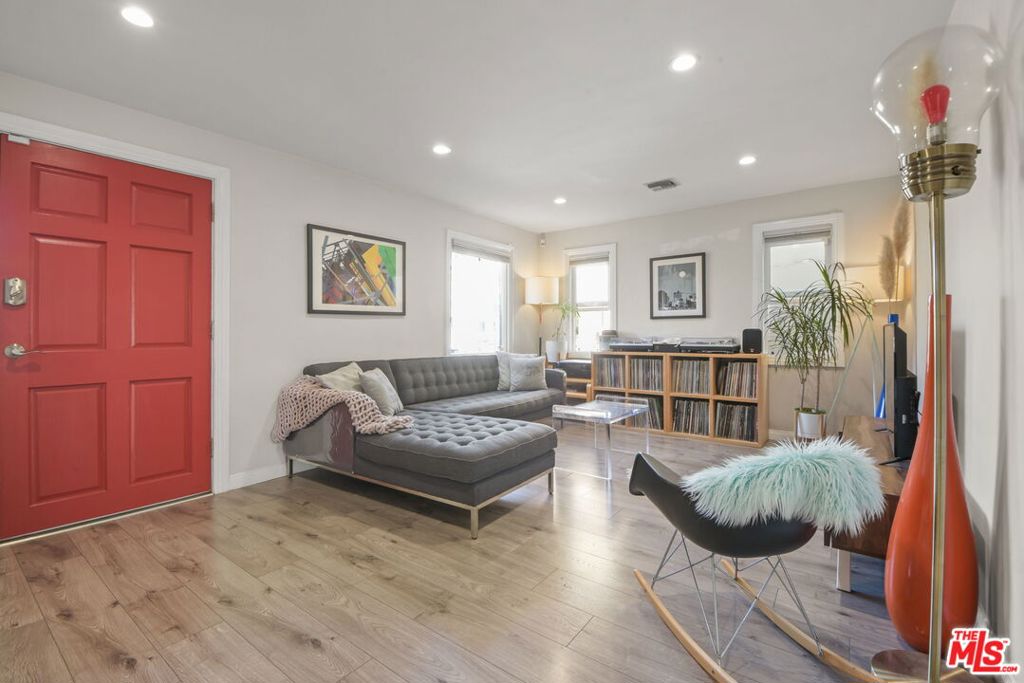 1656 S Rimpau Boulevard