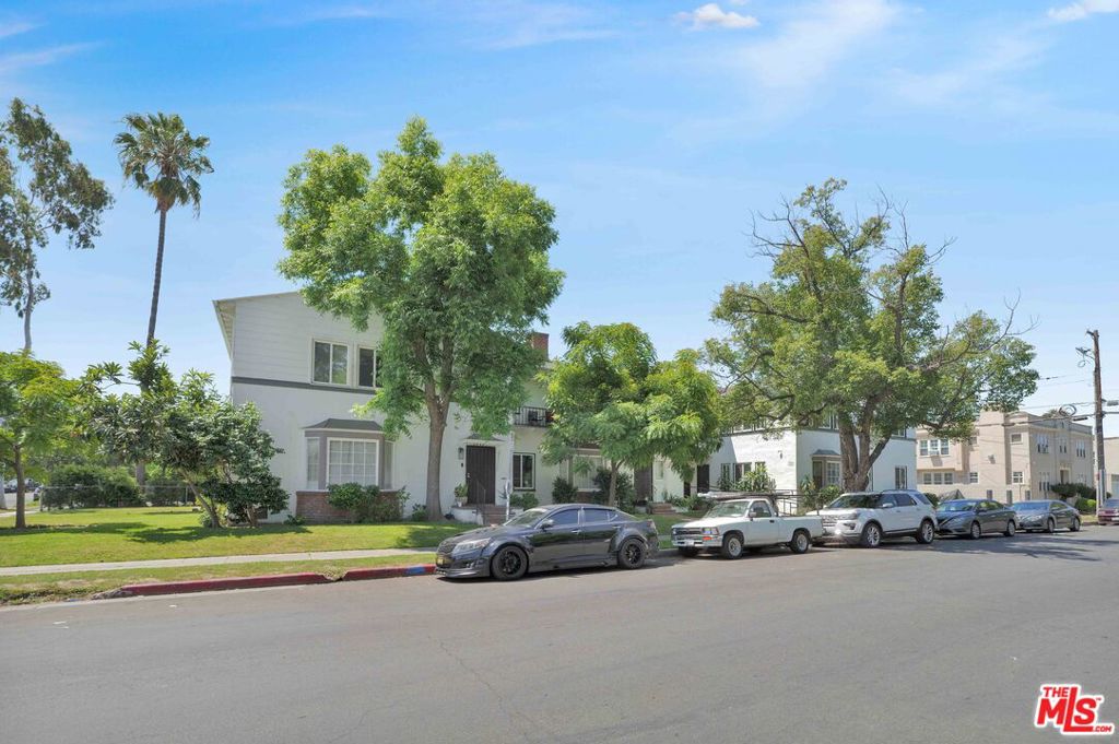2442 W 18th Street