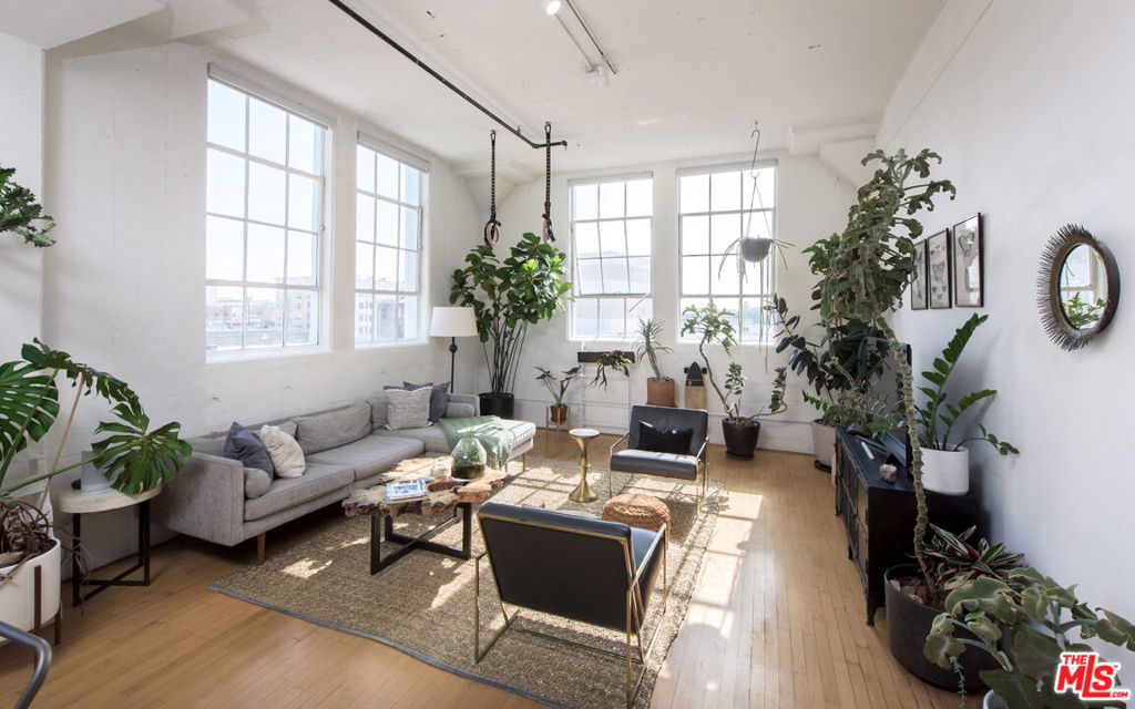 420 S San Pedro Street 319