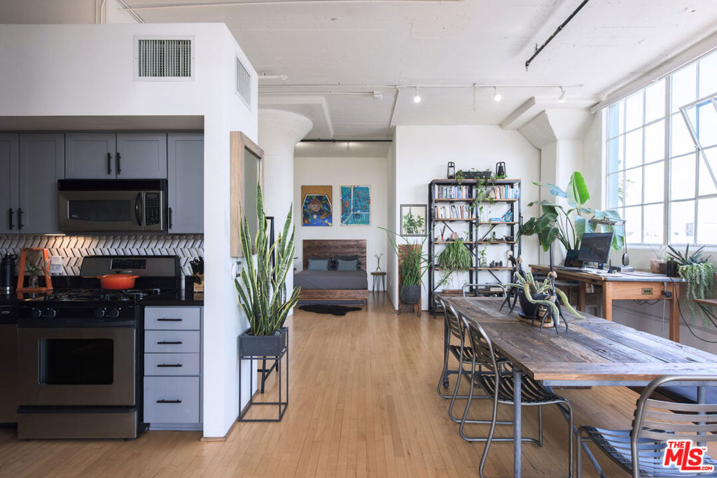 420 S San Pedro Street 319