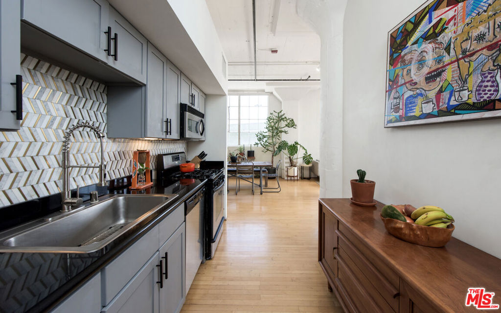 420 S San Pedro Street 319