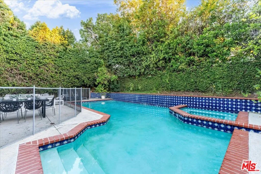 Encino, California 91436, United States, 4 Bedrooms Bedrooms, ,4 BathroomsBathrooms,Residential,Active,242843