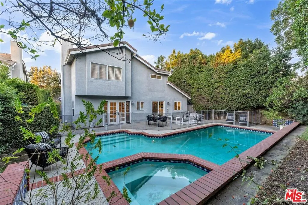 Encino, California 91436, United States, 4 Bedrooms Bedrooms, ,4 BathroomsBathrooms,Residential,Active,242843