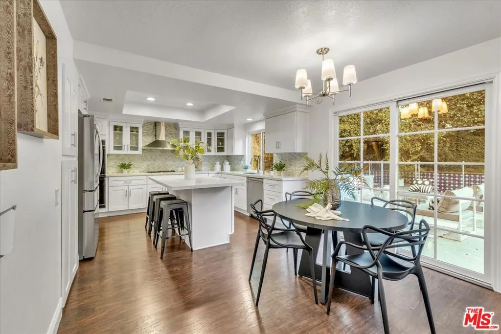 Encino, California 91436, United States, 4 Bedrooms Bedrooms, ,4 BathroomsBathrooms,Residential,Active,242843