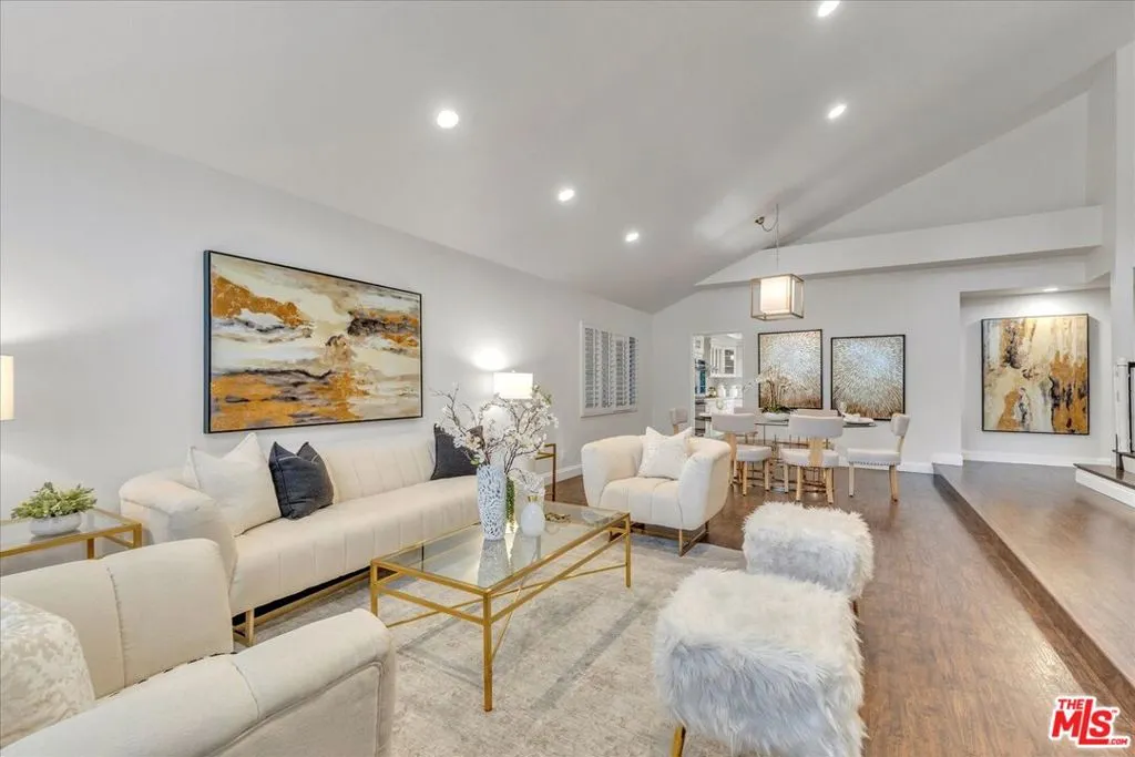 Encino, California 91436, United States, 4 Bedrooms Bedrooms, ,4 BathroomsBathrooms,Residential,Active,242843