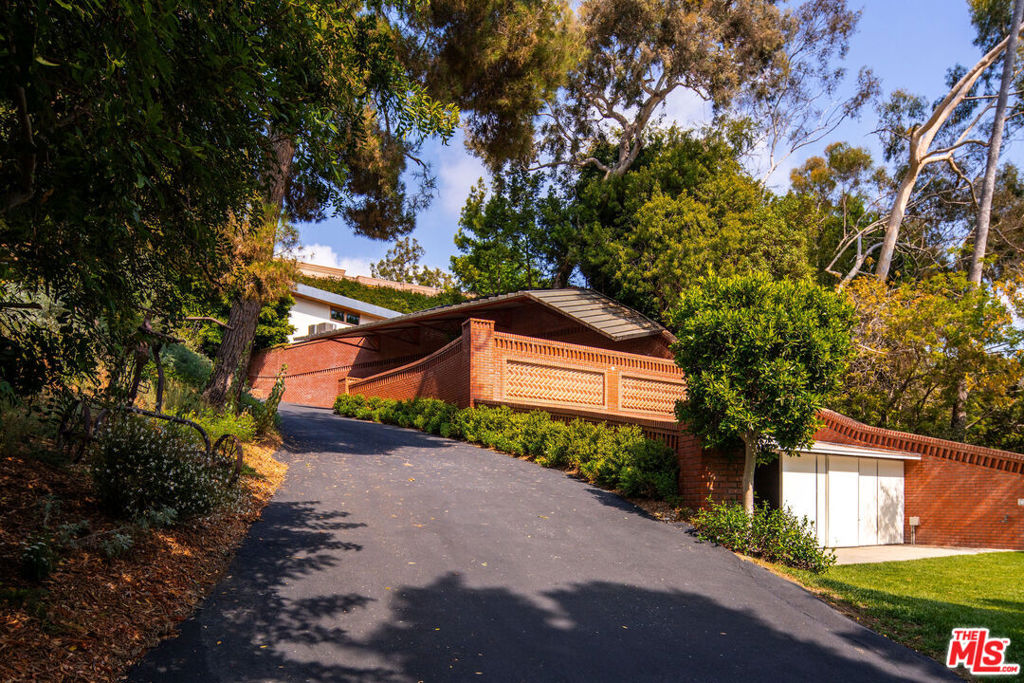 1280 Benedict Canyon Drive