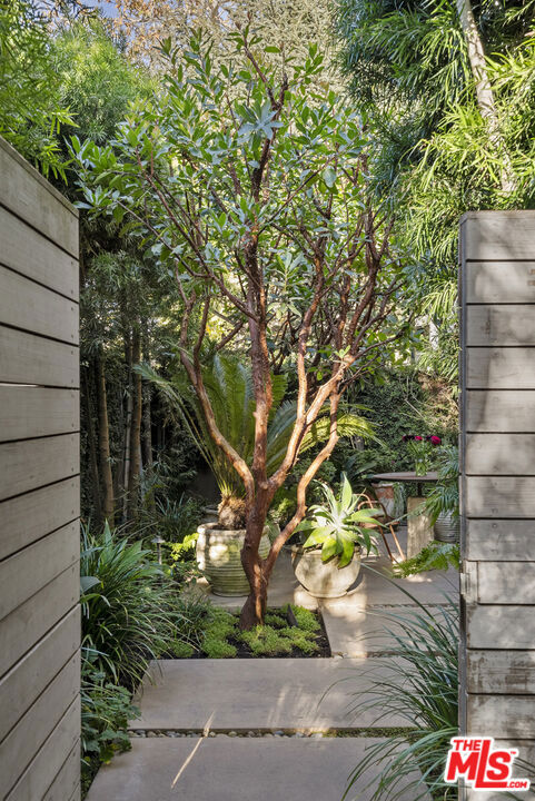 Properties 1 634 Milwood Avenue