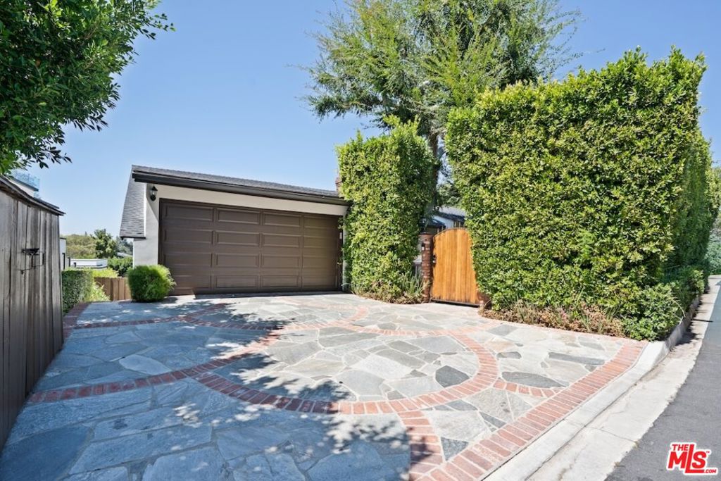 13009 Greenleaf Street