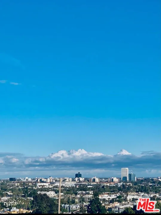 West Hollywood, California 90069, United States, 1 Bedroom Bedrooms, ,2 BathroomsBathrooms,Residential,Active,139690