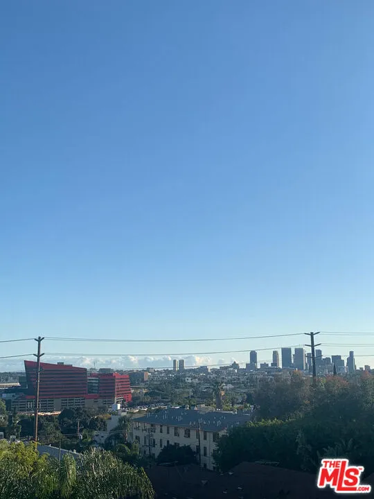 West Hollywood, California 90069, United States, 1 Bedroom Bedrooms, ,2 BathroomsBathrooms,Residential,Active,139690