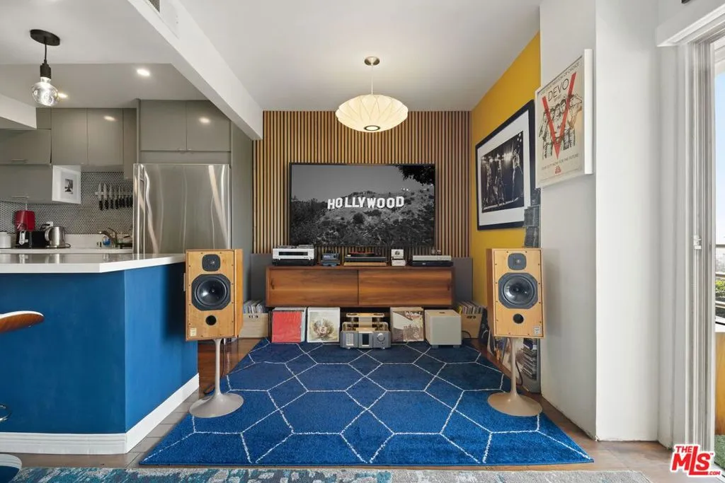 West Hollywood, California 90069, United States, 1 Bedroom Bedrooms, ,2 BathroomsBathrooms,Residential,Active,139690