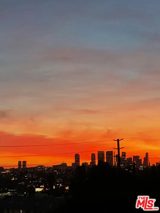 West Hollywood, California 90069, United States, 1 Bedroom Bedrooms, ,2 BathroomsBathrooms,Residential,Active,139690