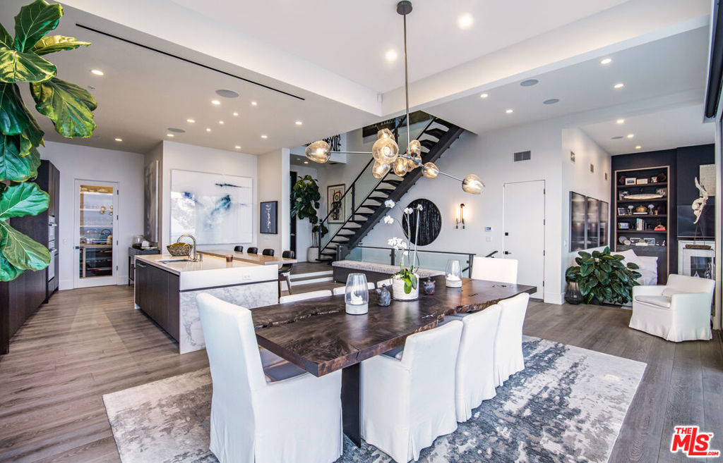 8572 Hillside Avenue