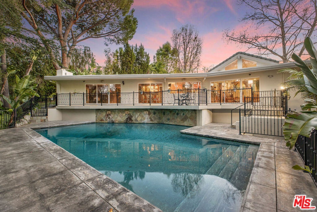 4968 Queen Florence Lane