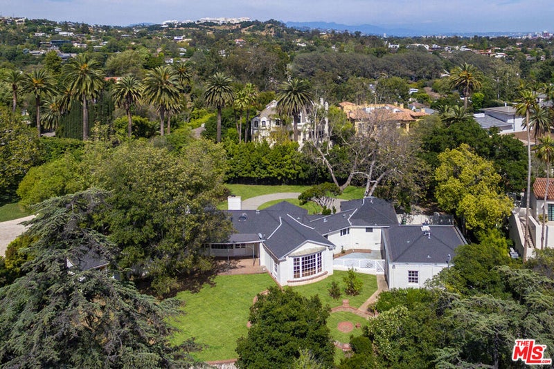 7 Oakmont Drive